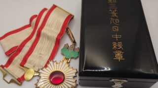 勲三等旭日中綬章 美品 Amazon.co.jp: 復刻大日本帝国勲三等旭日中綬章日本製綬付き現代